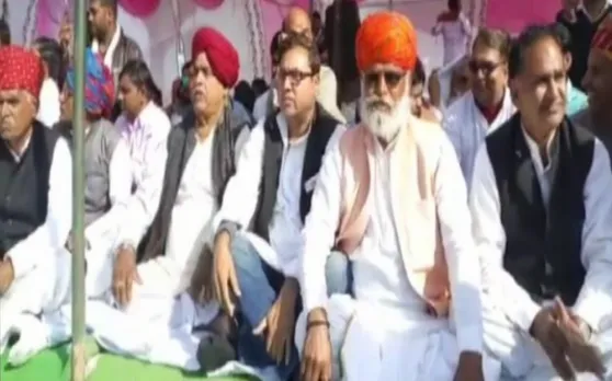 गुर्जर आंदोलन: आरक्षण की मांग को लेकर रेलवे ट्रैक पर डटे प्रदर्शनकारी, बेनतीजा रही बातचीत