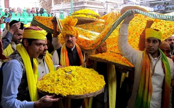 अजमेर में धूमधाम से मनाई गई बसंत पंचमी, पीले रंग से चमक उठी ख्वाजा मोइनुद्दीन चिश्ती की दरगाह