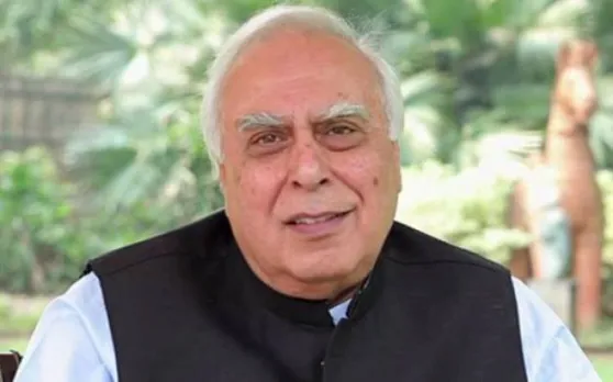 कपिल सिब्बल SC में अंबानी का लड़ते हैं केस और बाहर करते हैं हमला, ट्रोल हुए कांग्रेस नेता