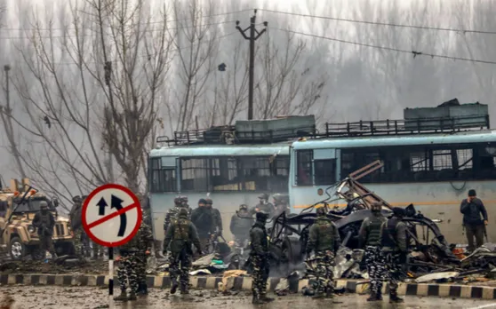 Pulwama Terror Attack Live Updates: मीरवाइज उमर फारुख सहित 5 अलगाववादी नेताओं की सुरक्षा छिनी