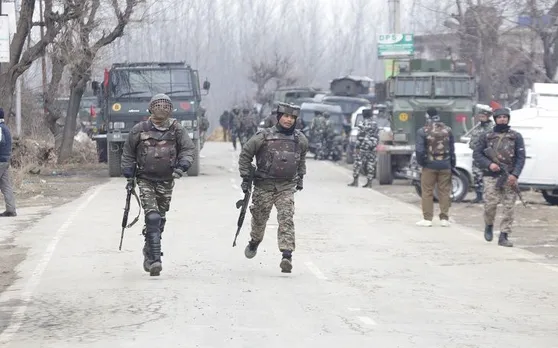 J&K: पुलवामा में 18 घंटे बाद एनकाउंटर खत्म, 3 आतंकी ढेर, DIG, ब्रिगेडियर, कैप्टन और लेफ्टिनेंट को लगी गोली