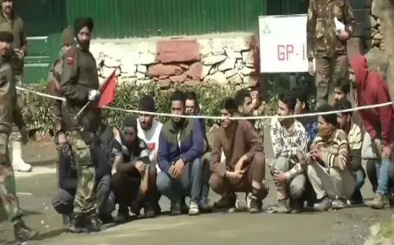 पाकिस्तान से तनाव के बीच हजारों कश्मीरी युवाओं ने सेना भर्ती में लिया हिस्सा