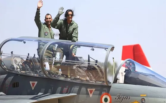 एरो इंडिया एयर शो: पीवी सिंधु ने तेजस से उड़ान भरकर रच दिया इतिहास