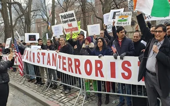 Pulwama attack: US में भारतवंशियों ने पाकिस्तान वाणिज्य दूतावास के बाहर किया विरोध प्रदर्शन