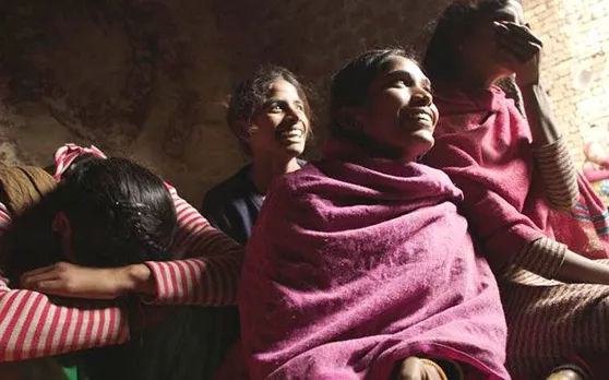 Oscar 2019: UP में रहने वाली लड़कियों पर बनी डॉक्युमेंट्री ने जीता अवॉर्ड, भारत में ऐसे मना जश्न