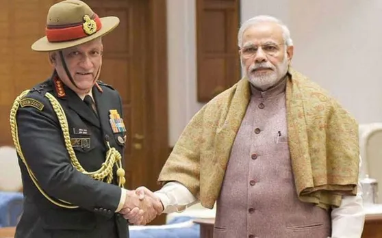 भारत-पाकिस्तान के बीच बढ़ते तनाव को लेकर तीनों सेना प्रमुख से मिले पीएम मोदी, सेना को खुली छूट: सूत्र
