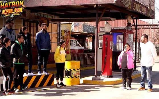 Khatron Ke Khiladi 9: भारती ने पढ़ी पुनीत और अली की मम्मी की चिट्ठियां, हंस-हंस कर लोट-पोट हुए कंटेस्टेंट्स