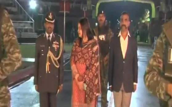 Abhinandan Updates: अमृतसर से दिल्ली पहुंचे अभिनंदन को मेडिकल चेकअप के लिए अस्पताल ले जाया गया