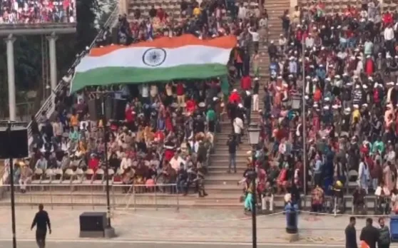 Video:अभिनंदन की वापसी पर वाघा बार्डर पर जश्न का माहौल, शाहरुख के गाने पर हो रहा है स्वागत
