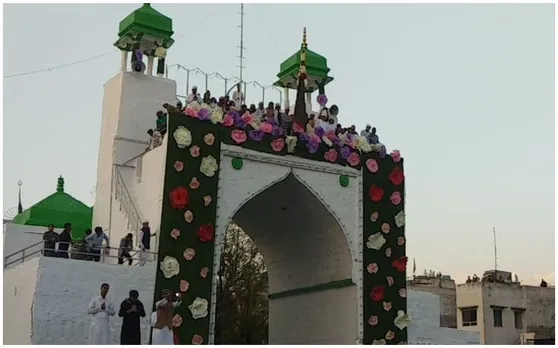 राजस्थान : झंडा चूमने के लिए उमड़ा सैलाब, शुरू हुआ गरीब नवाज का 807 वां उर्स
