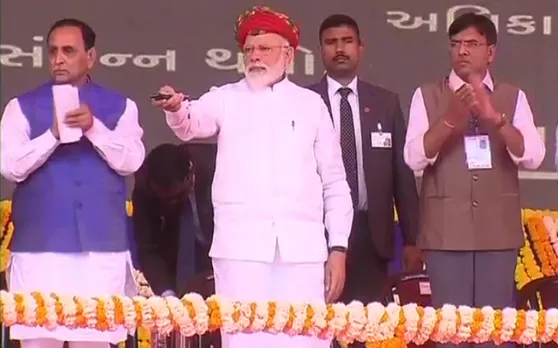 पीएम नरेंद्र मोदी का गुजरात को तोहफा, बांद्रा टर्मिनस-जामनगर के बीच हमसफर एक्सप्रेस को दिखाई हरी झंडी