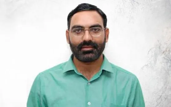 बिहार : समाजसेवी अजय ने शहीद पिंटू के परिजनों से की मुलाकात