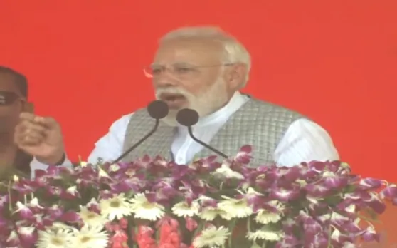 विपक्ष मोदी को हटाने में जुटा है तो मोदी आतंकवाद को : पीएम नरेंद्र मोदी