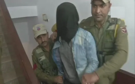 जम्मू में बस पर ग्रेनेड से हमले की हिज्बुल ने ली जिम्मेदारी, आतंकी को पुलिस ने किया गिरफ्तार