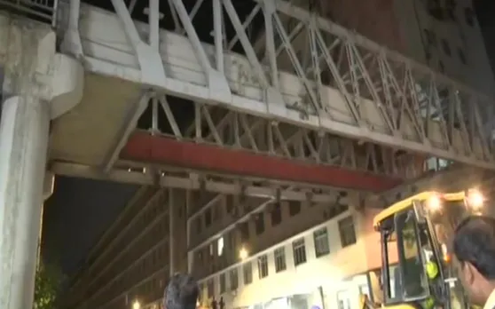 मुंबई: एलफिंस्टन से नहीं लिया सबक, CST रेलवे स्टेशन के पास गिरा फुटओवर ब्रिज, इससे पहले भी हो चुके हैं हादसे