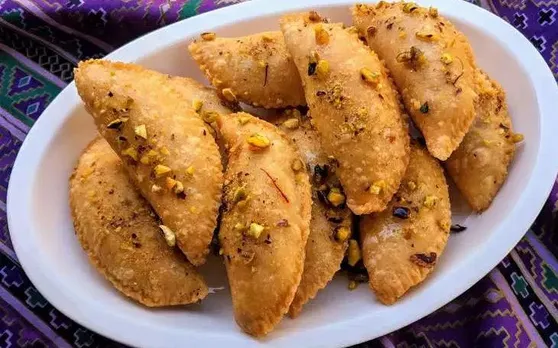 Holi 2019: होली पर बनाइए इस नए तरीके से स्पेशल खोया गुजिया