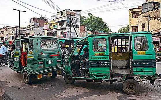 ऑटो गैंग ने DU की छात्रा को बंधक बनाकर की लूटपाट और छेड़खानी