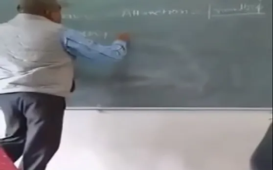 VIDEO: छात्राओं को प्रोफेसर बता रहा था 'लव फॉर्मूला', जानें फिर क्‍या हुआ