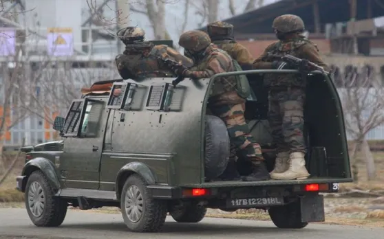 कश्मीर घाटी में तीन जगह मुठभेड़, सुरक्षाबलों ने एक आतंकी को किया ढेर