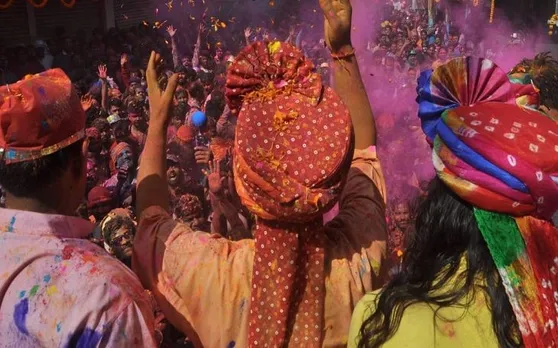 होली पर यूपी के सीएम योगी आदित्‍यनाथ का आपने ऐसा अंदाज नहीं देखा होगा