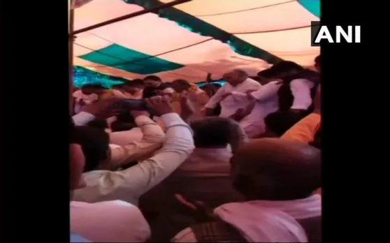 संभल : बीजेपी के होली मिलन समारोह में ढह गया मंच, कई नेता घायल, देखें VIDEO
