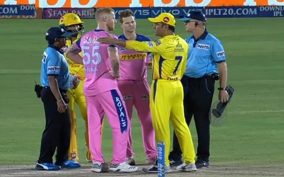 IPL 12: मैदान में घुसकर अंपायरों से भिड़ने की वजह से धोनी की हो रही है जबरदस्त आलोचना, इन खिलाड़ियों ने लिया आड़े हाथ