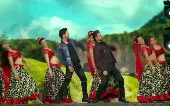 VIDEO: शाहरुख खान ने इस एक्टर के साथ किया 'छैया-छैया' पर डांस, देखकर मलाइका भी हो जाएंगी खुश