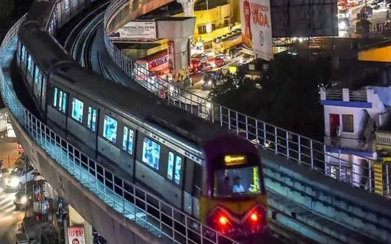 दिल्ली मेट्रो के दावे की खुली पोल, मेट्रो में फंसी महिला की साड़ी, जानें फिर क्या हुआ
