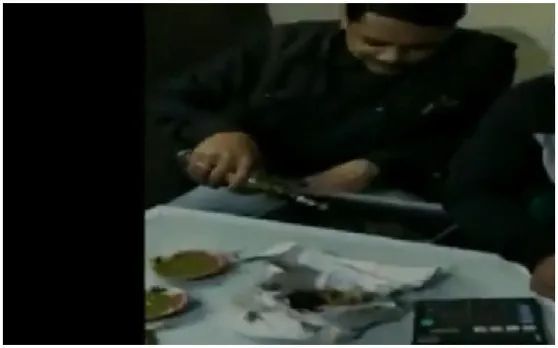 उत्तर प्रदेश : सरकारी कर्मचारियों का ऑफिस में शराब के साथ वीडियो हुआ वायरल, तीन बर्खास्त