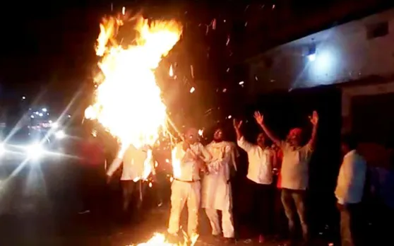 चंदौली: दो भागों में बंटे सपाई, 'संजय चौहान वापस जाओ' के नारे लगे
