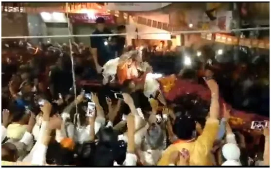 वाराणसी : प्रधानमंत्री मोदी के रोड शो के दौरान घटी एक दिल को छू लेने वाली घटना, देखें वीडियो