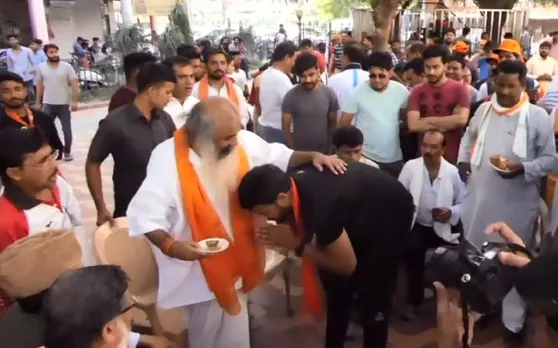लोकसभा चुनाव 2019: राजनाथ सिंह के बेटे ने लिया अपने पिता के प्रतिद्वंद्वी से आशीर्वाद