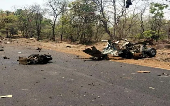 महाराष्ट्र : जवानों पर हमले के बाद नक्सलियों ने फडणवीस सरकार को दी धमकी