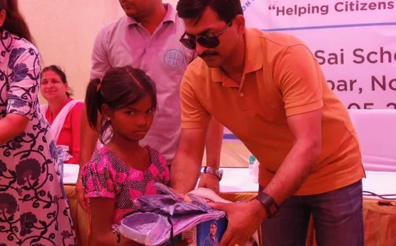 ग्रेटर नोएडा में CIPL फाउंडेशन ने करीब 348 बच्चों को बांटी स्कूल बैग समेत तमाम पाठ्य सामग्री