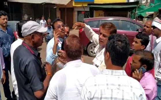 वोटिंग के दौरान मध्य प्रदेश के पूर्व मंत्री विजय शाह और कांग्रेस नेता में तीखी नोंकझोंक, FIR दर्ज