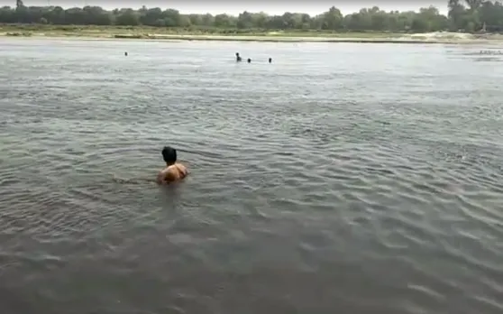 नदी में नहाने गए 4 युवक डूबने लगे, लोगों ने तीन को बचाया, एक नदी में समाया