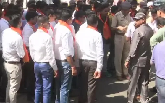भोपाल में दिग्विजय सिंह की 'ड्यूटी' में तैनात पुलिस कर्मी गले में पहने नजर आए 'केसरिया' पट्टा, जानें फिर क्या हुआ