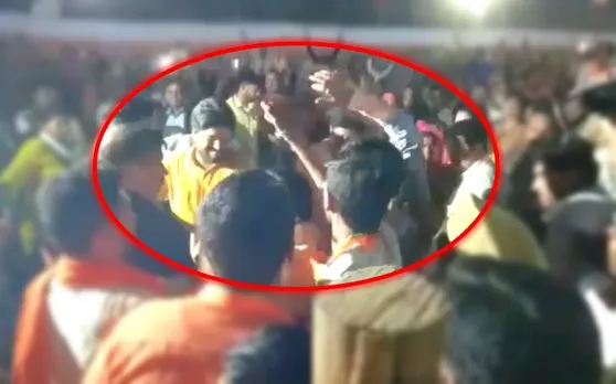 VIDEO: पीएम नरेंद्र मोदी को सपा कार्यकर्ता ने दिखाया काला झंडा, भाजपाइयों ने जमकर पीटा
