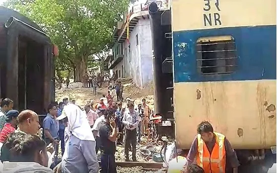 Uttar Pradesh: आगरा में ट्रेन हादसा, ईएमयू के दो डिब्बे पटरी से उतरे