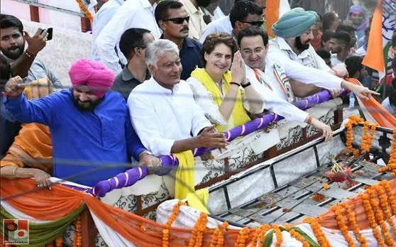 पत्‍नी ने तरेरीं आंखें तो मान गए नवजोत सिंह सिद्धू, प्रियंका गांधी के साथ साझा किया मंच