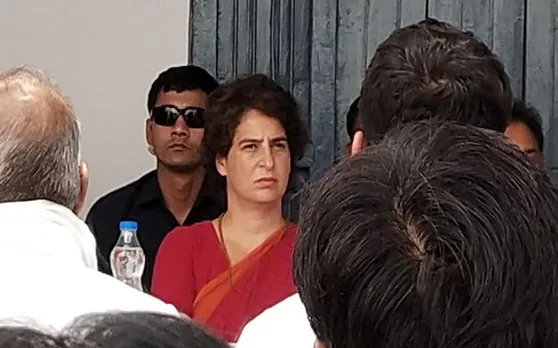 रायबरेली: हमले में घायल जिला पंचायत सदस्यों से मिलीं प्रियंका गांधी, बोलीं- डरें नहीं, ये लड़ाई मैं खुद लड़ूंगी