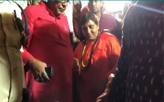 देर रात भोपाल की पुरानी जेल पहुंचीं साध्वी प्रज्ञा, EVM की सुरक्षा पर उठाए सवाल