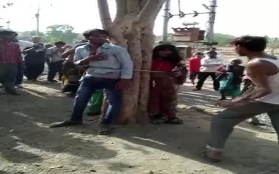 मध्य प्रदेश: धार में एक युवक और दो महिलाओं की पेड़ से बांधकर बेरहमी से पिटाई, हैरान करने वाला VIDEO