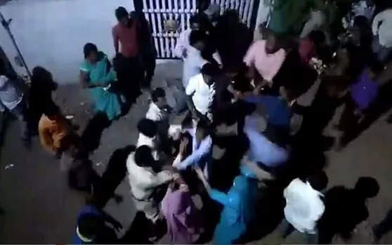 इंदौर में चुनाव प्रचार के दौरान स्थानीय लोगों से भिड़े बीजेपी कार्यकर्ता, दो महिलाओं को गंभीर चोटें आईं