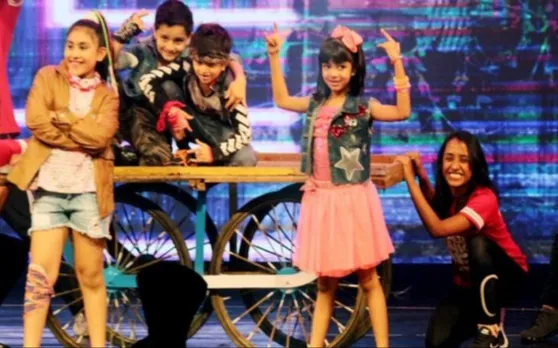 Viral Video: 7 साल की आराध्या ने किया स्टेज पर दमदार डांस, अभिषेक और ऐश्वर्या ने किया चीयर