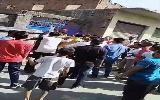 चंदौली में मतदान के दौरान बीजेपी और सपा कार्यकर्ता भिड़े, जमकर हुई मारपीट, देखें VIDEO