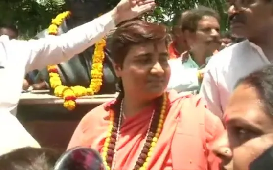 सांसद बनकर पहली बार बीजेपी कार्यालय पहुंचीं साध्वी प्रज्ञा, कार्यकर्ताओं ने किया जोरदार स्वागत