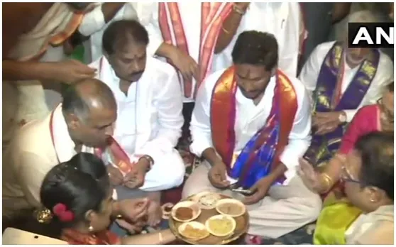 वाईएसआर कांग्रेस प्रमुख जगनमोहन रेड्डी ने तिरुपति मंदिर में की पूजा-अर्चना