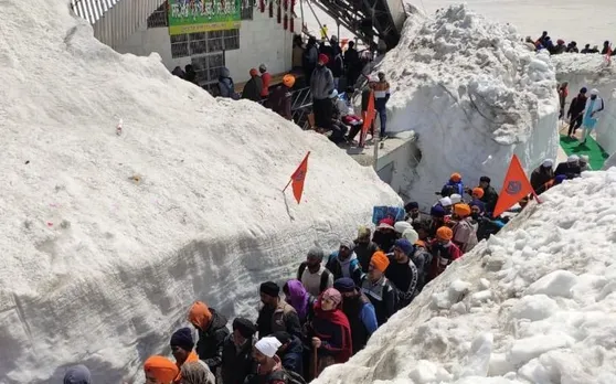 भारी बर्फबारी से हेमकुंड साहिब के पैदल रास्ते पर बना हुआ है खतरा, अभी भी जमे हैं बड़े-बड़े ग्लेशियर