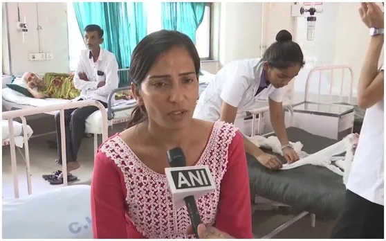 बीजेपी विधायक ने की महिला NCP नेता की लात-घूंसों से पिटाई, Video Viral